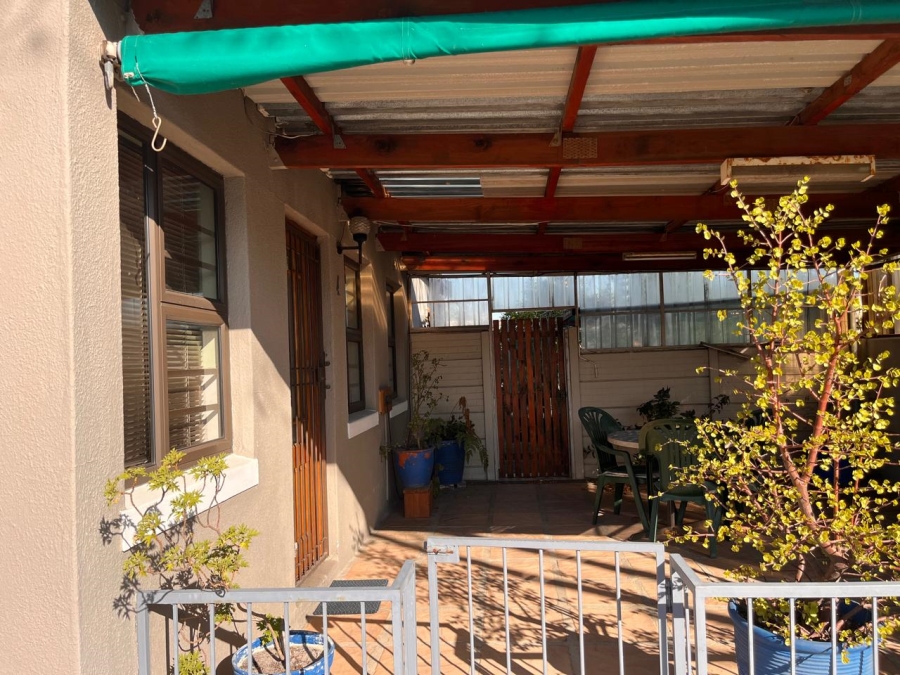 2 Bedroom Property for Sale in Jagtershof Western Cape